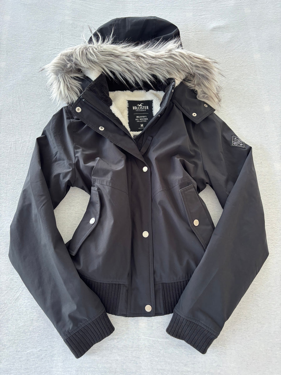 Hollister All-Weather Jacke Schwarz Fellkapuze Teddyfutter Gr. M