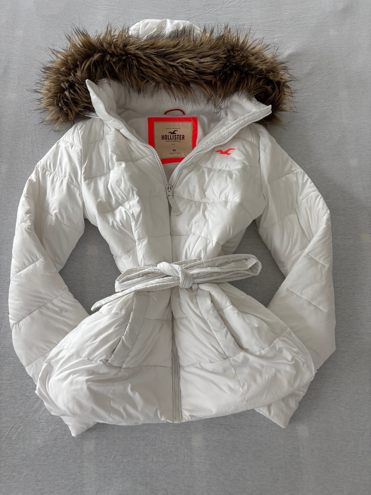 Hollister Pufferjacke Weiß Fellkapuze Gürtel Neon Gr. M
