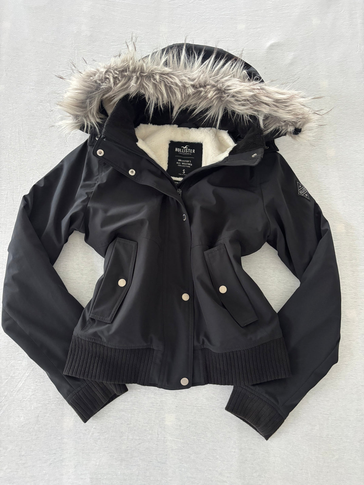 Hollister All-Weather Jacke Schwarz Fellkapuze Teddyfutter Gr. S