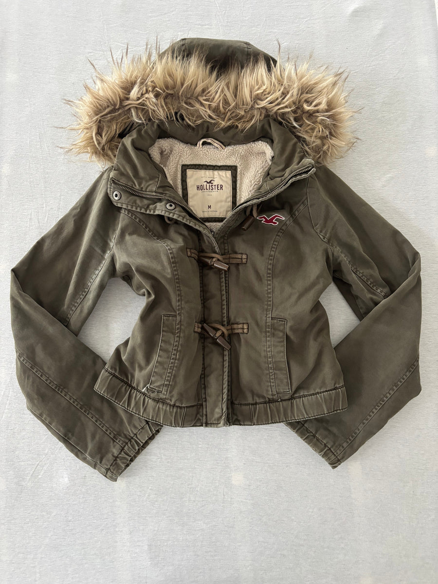 Hollister Jacke Olivgrün Fellkapuze Knebelverschluss Teddyfutter Gr. M