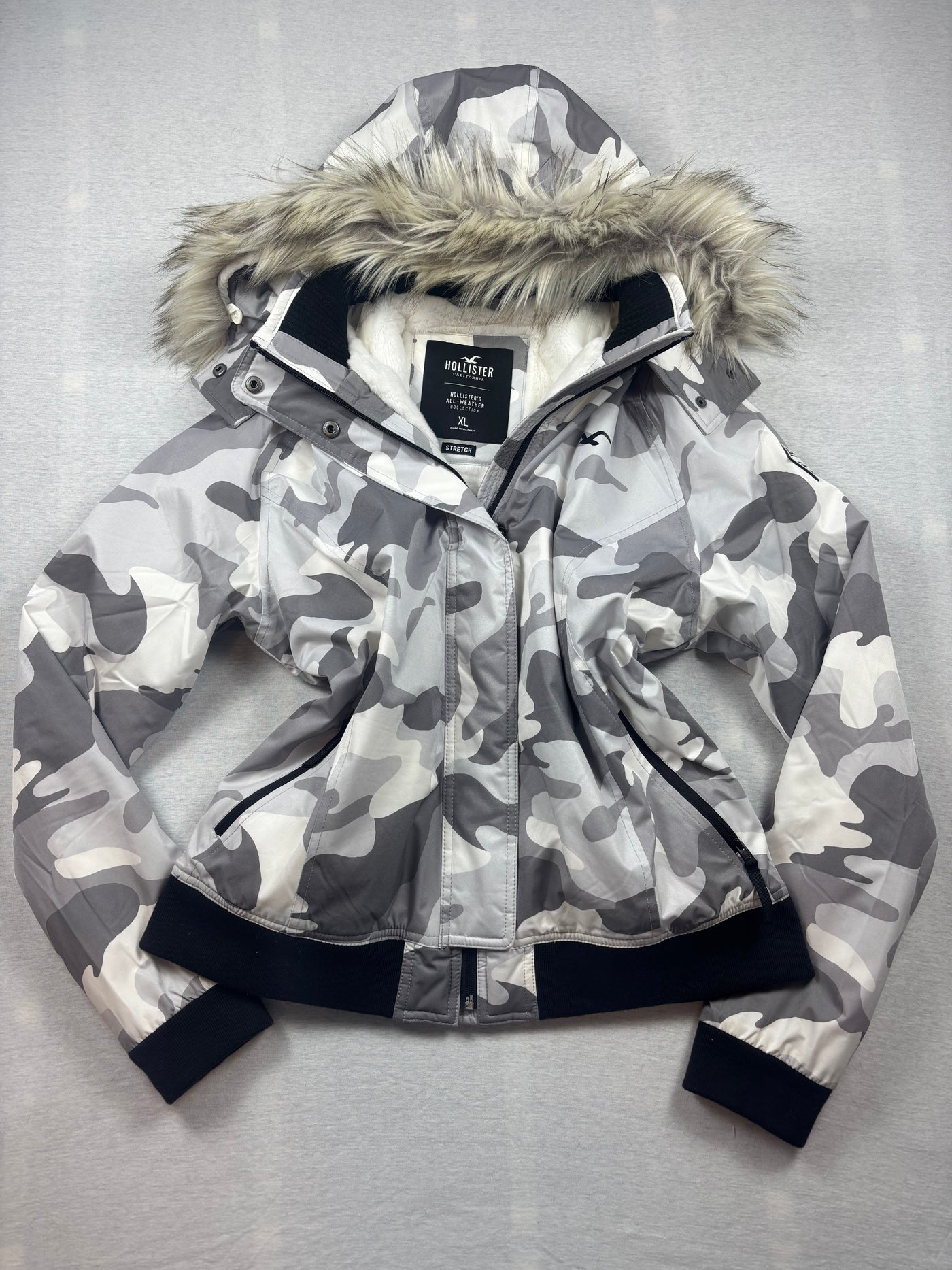 Hollister All-Weather Jacke Camo Grau Weiß Fellkapuze Teddyfutter Gr. XL